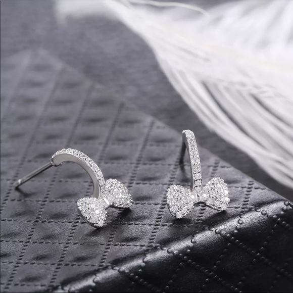 *NEW*Lovely Tiny Small Bow Knot Diamond Earrings - Picture 4 of 6
